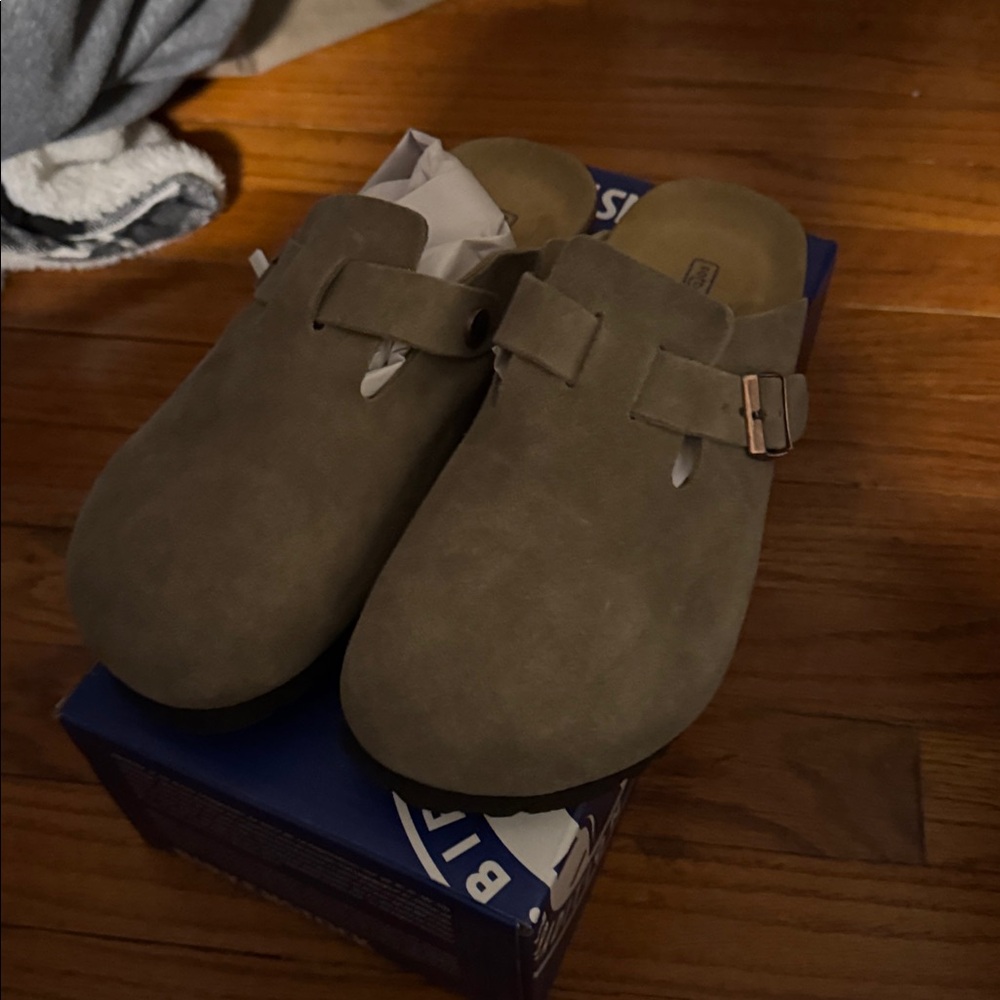 Birkenstock women’s Suede Loafers - Olive - Picture 6 of 6